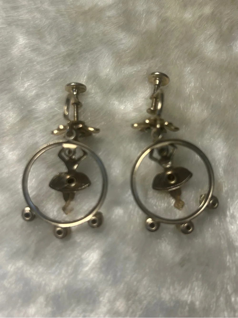 🍀VTG Gold Ballerina Hoop Drop Earrings Green Crystals
